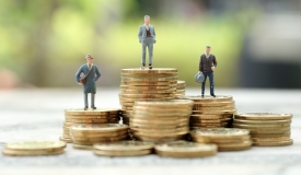 调查揭示,单身与已婚人群面临不同财务担忧